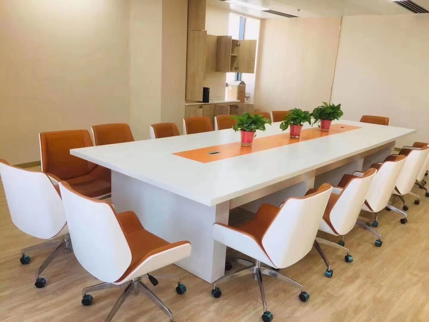 会议室定制白色家具